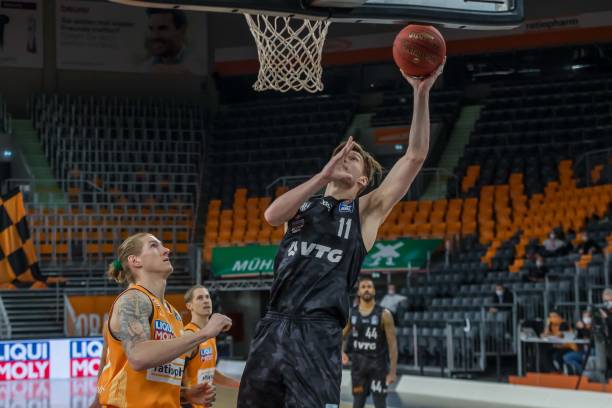 防守阵型屡 防守阵型屡